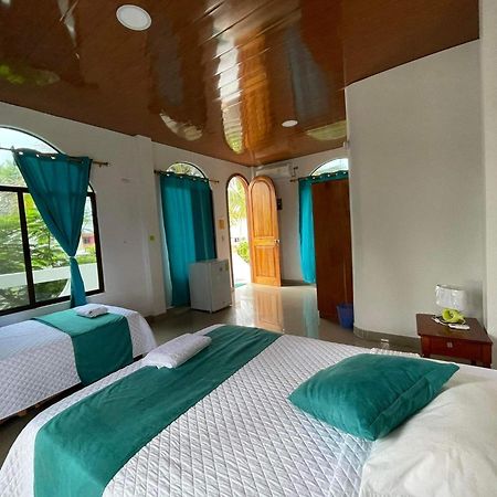 Hostal Muro De Las Lagrimas With High Speed Internet Starlink Puerto Villamil Exterior foto