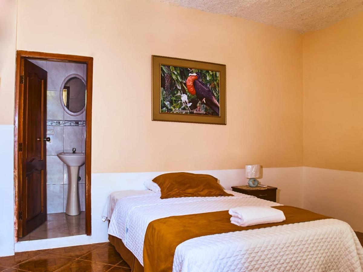 Hostal Muro De Las Lagrimas With High Speed Internet Starlink Puerto Villamil Exterior foto