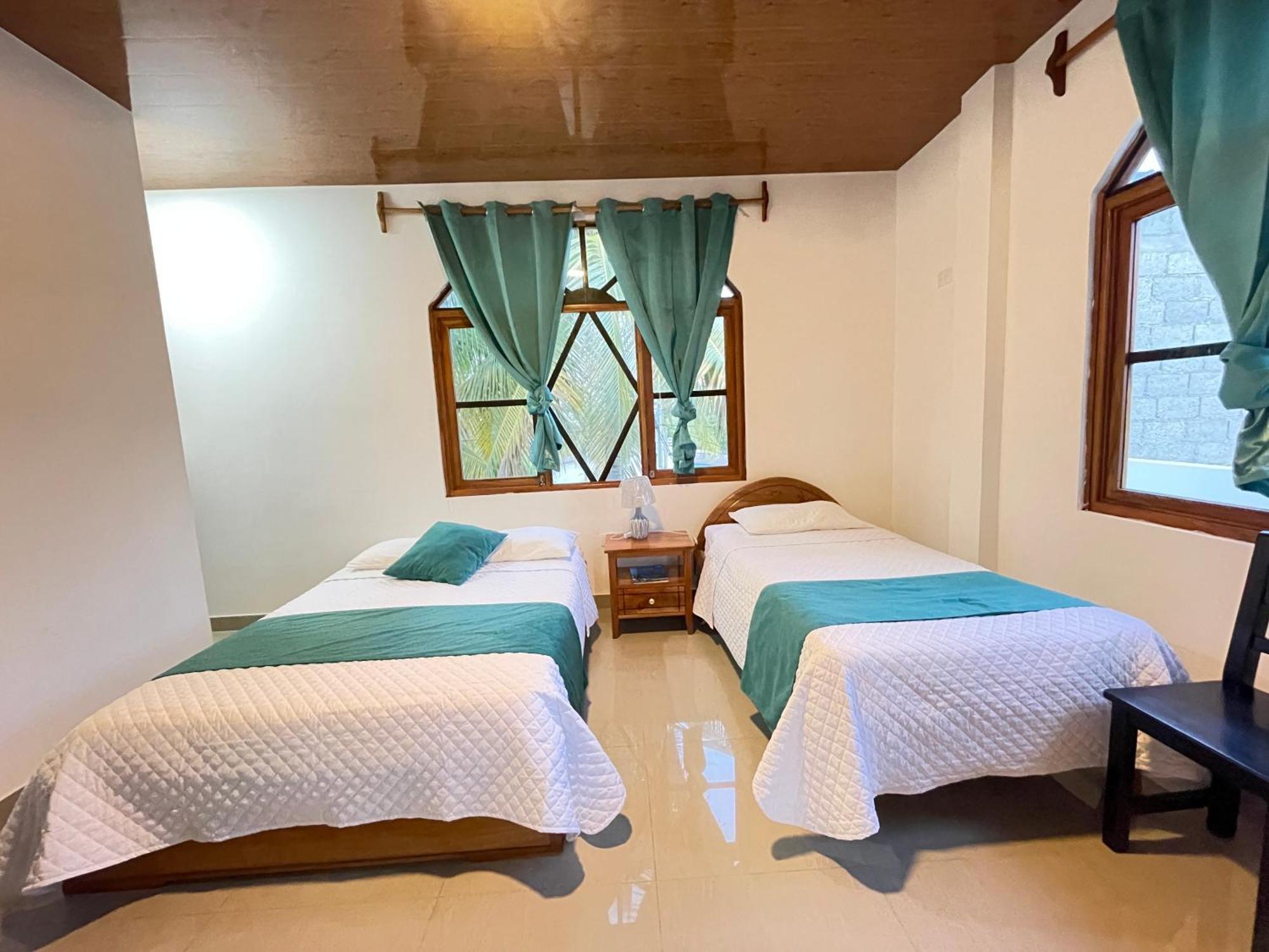 Hostal Muro De Las Lagrimas With High Speed Internet Starlink Puerto Villamil Exterior foto