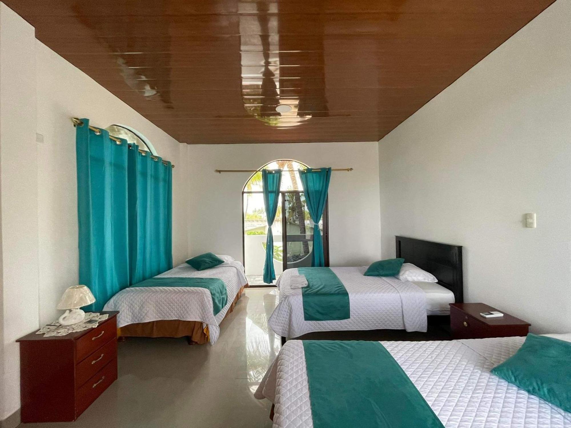 Hostal Muro De Las Lagrimas With High Speed Internet Starlink Puerto Villamil Exterior foto