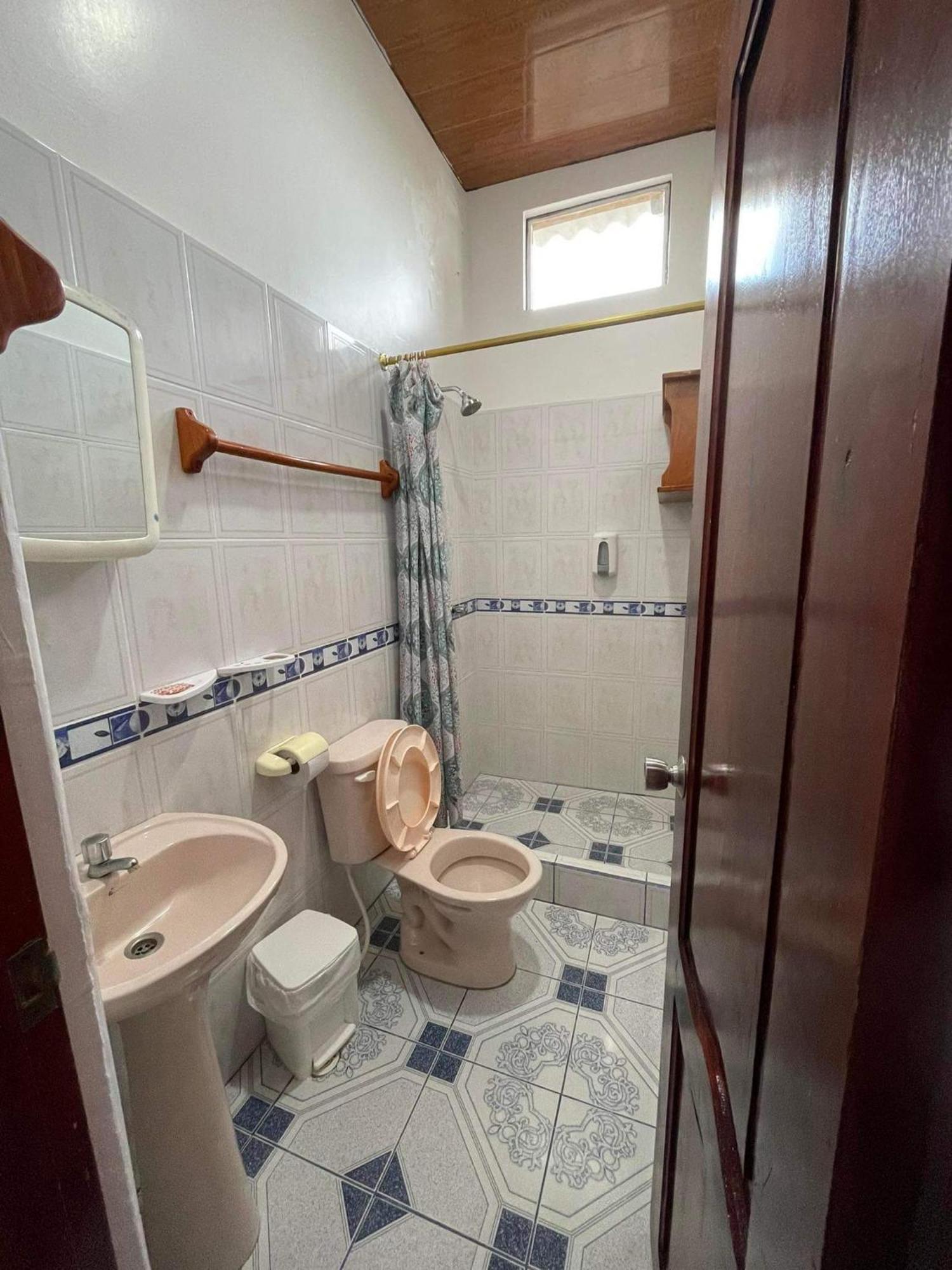 Hostal Muro De Las Lagrimas With High Speed Internet Starlink Puerto Villamil Exterior foto